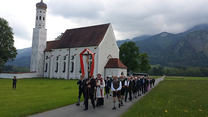 Prozession zum Wurmfeiertag bei St. Coloman in Schwangau im Allgäu in Bayern