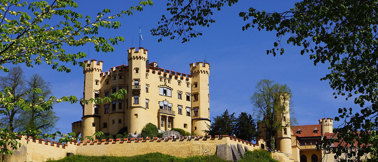 Schloss Hohenschwangau in Schwangau im Frühling