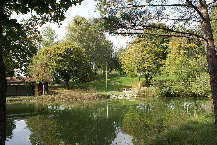 Der Weiher im Kurpark in Schwangau im Allgäu in Bayern