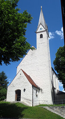 Filialkirche St. Georg im Sommer